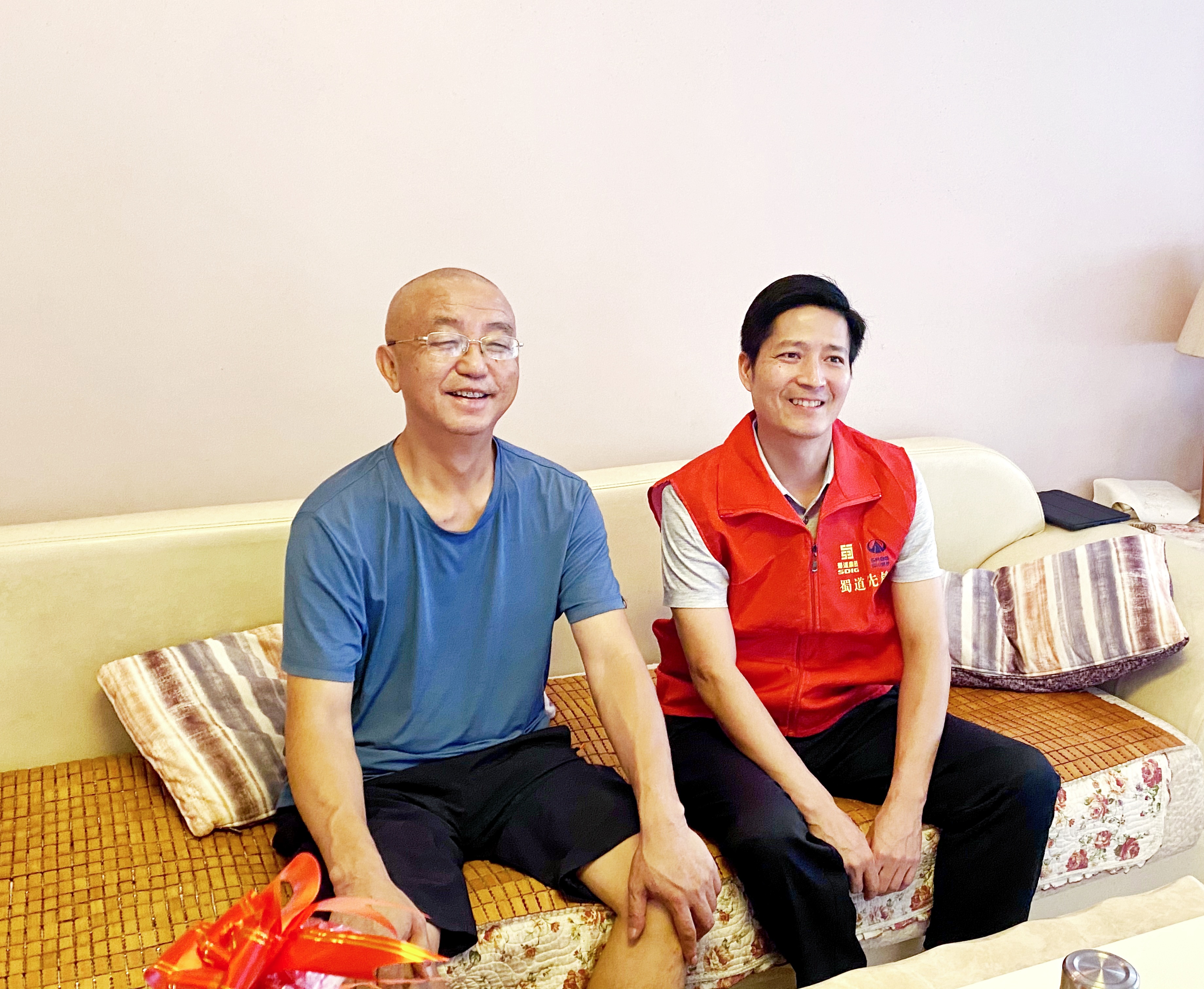 開(kāi)展慰問(wèn)老黨員干部志愿服務(wù)活動(dòng).jpg